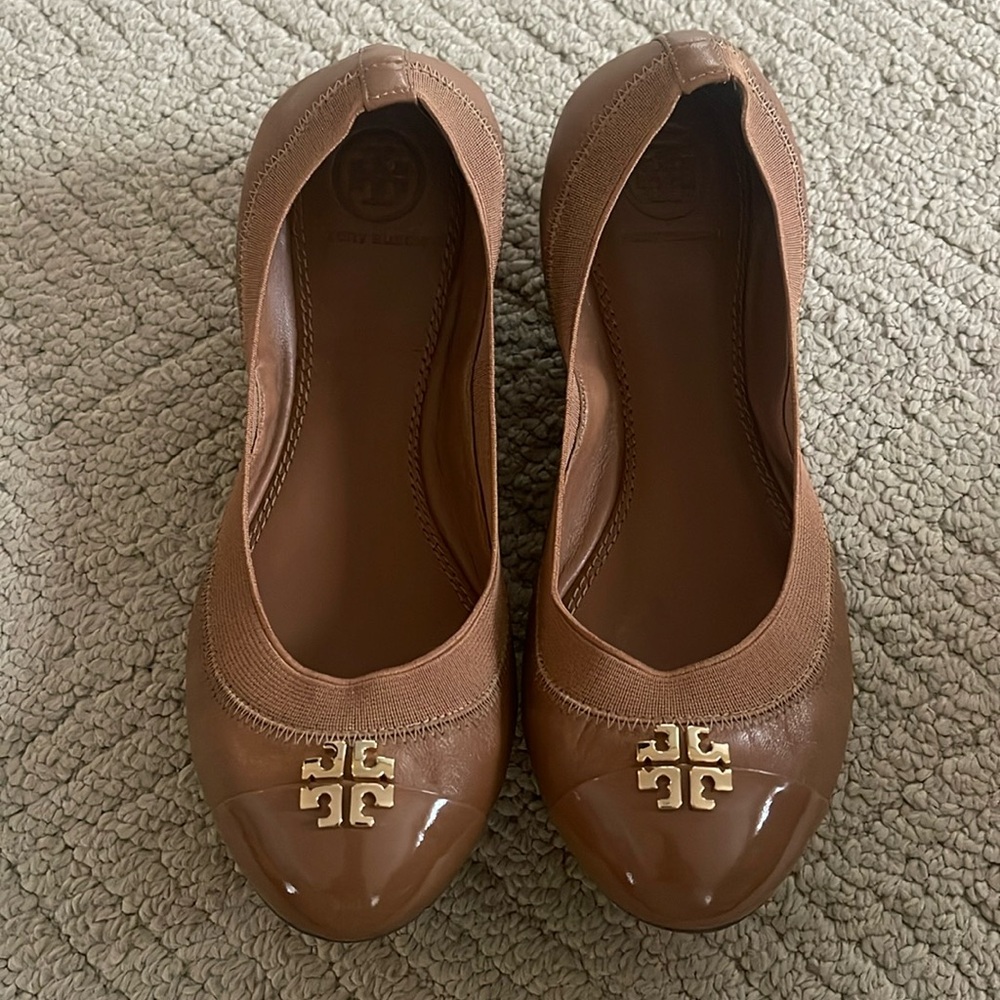 Tory Burch Claire Elastic Ballet Flats 7.5 Tan/Beige